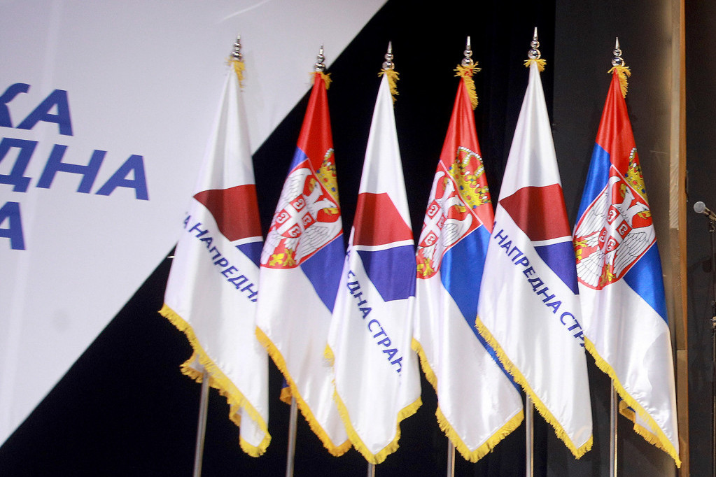 Neverovatno: Za godinu dana, uprkos pritiscima, SNS nije napustio ni jedan funkcioner