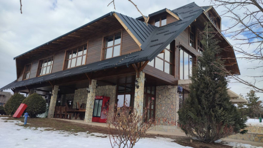 Pripreme su u toku! Ovde će se venčati Jelena Đuričanin i Sloba Radanović: Pevač nervozan! (FOTO)