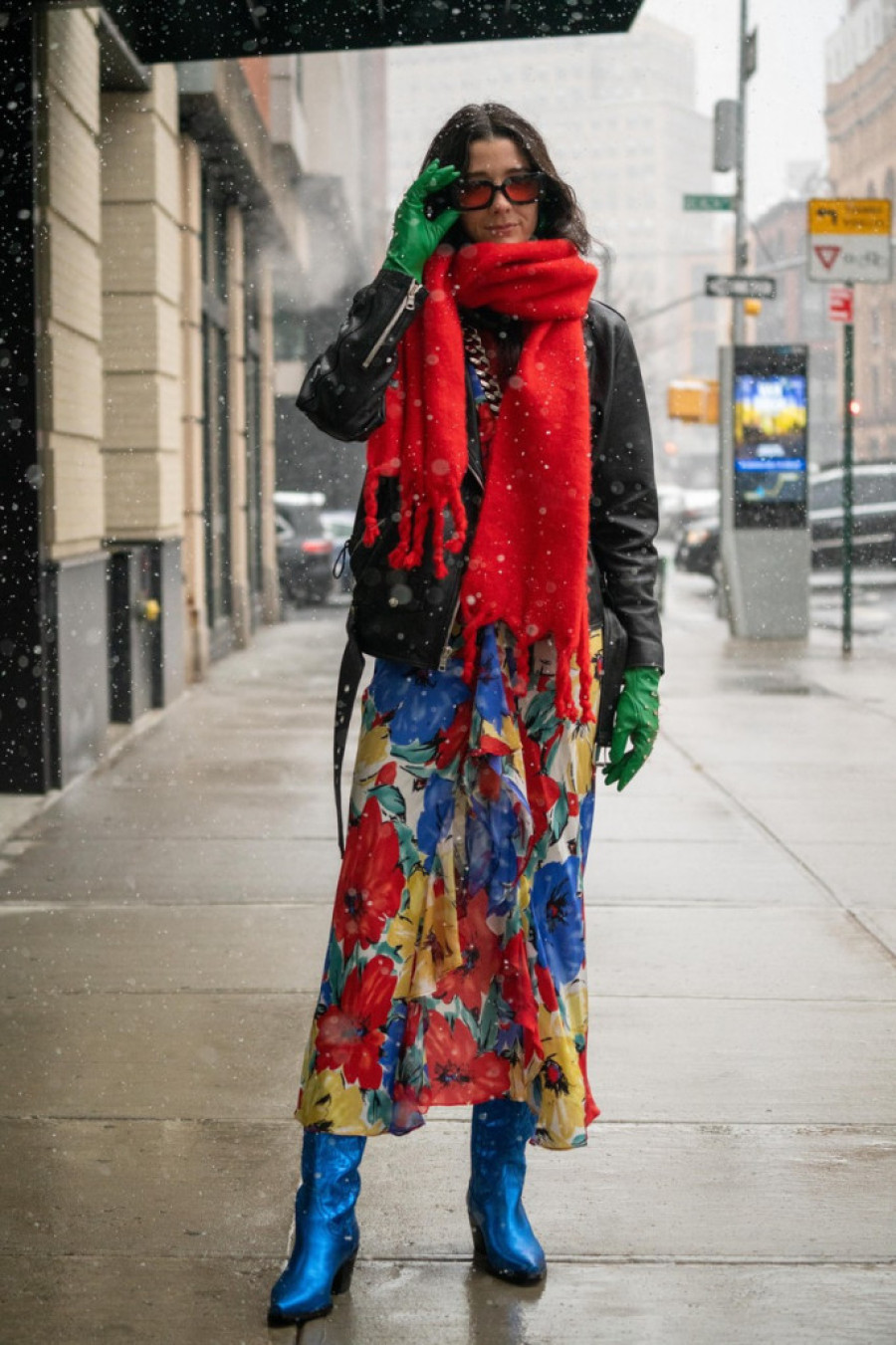 Moda radosti, oda ljubavi: Ako volite da nosite crveno, neka to bude danas