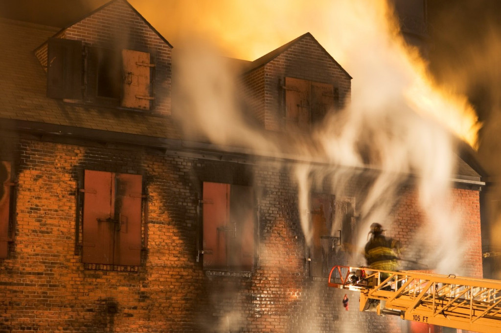 Vatra se iz palionice proširila na novoizgrađeni objekat: Potpuno izgoreo deo crkve kod Loznice - materijalna šteta ogromna! (FOTO)