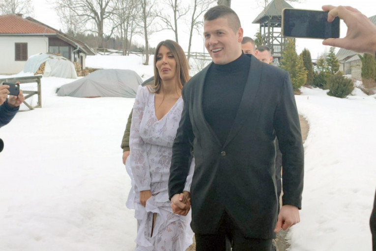 Sloba Radanović se oglasio posle venčanja sa Jelenom: Setio se oca na današnji dan, a ona pokazala burme! (FOTO)