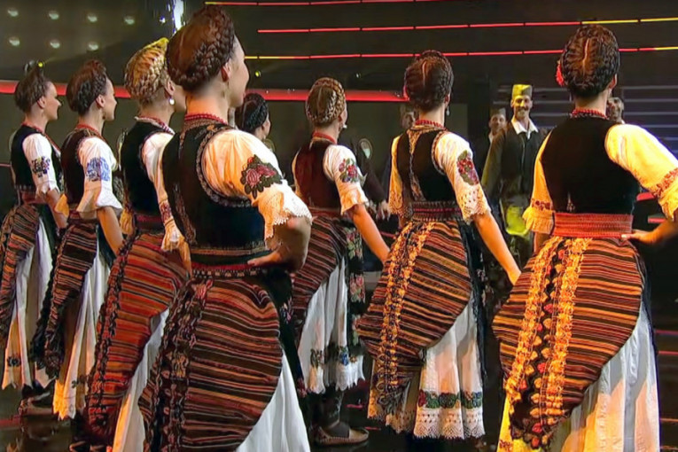 24SEDAM STARA PAZOVA Novopazovačka Mladost najbolja na festivalu folklora u Bugarskoj