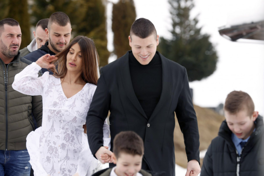Slobina žena potkačila Kiju? Ovako su Radanovići krenuli na venčanje: „Druga žena se ceo život voli" (FOTO)