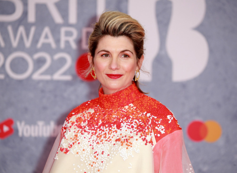 Da li će joj se dopasti? On je dobio glavnu ulogu u omiljenoj seriji kraljice Elizabete, internet ne prestaje da bruji o njemu! (FOTO)