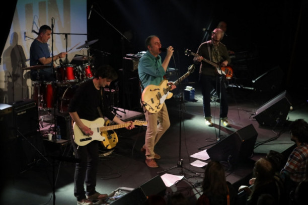 Euforičan koncert uz stare hitove “Eve Braun”: Romantični potres uz zarazne ritmove (FOTO)