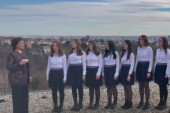 Srpska himna orila se Zagrebom! Učenici pravoslavne gimnazije proslavili Dan državnosti (VIDEO)