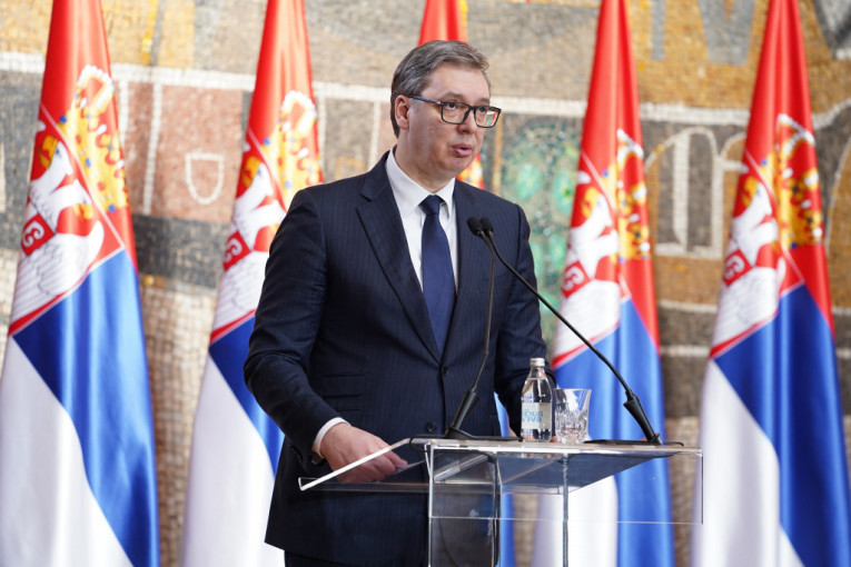 Predsednik Vučić se sutra obraća građanima! (FOTO)
