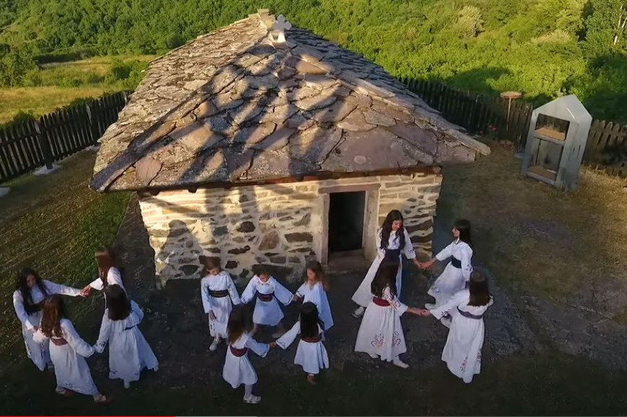 "Srbijo moja!" Deca iz Leposavića pesmom poslala snažnu poruku! (FOTO/VIDEO)