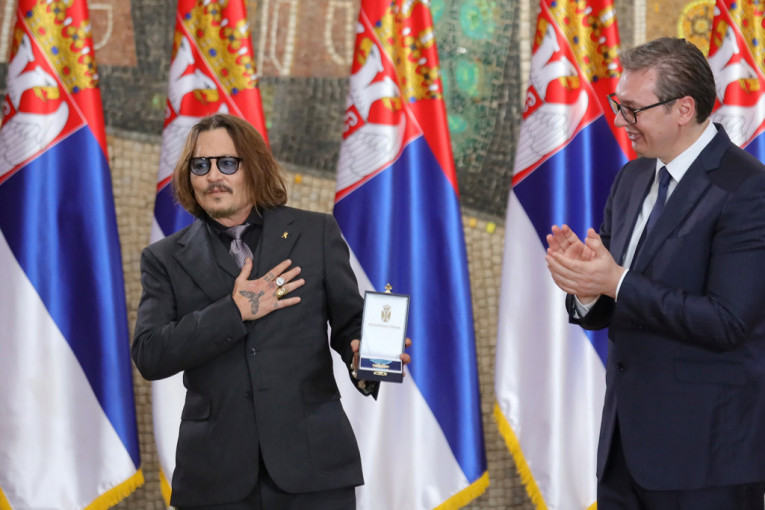 Džoni Dep u Beogradu primio Zlatnu medalju Srbije (FOTO)