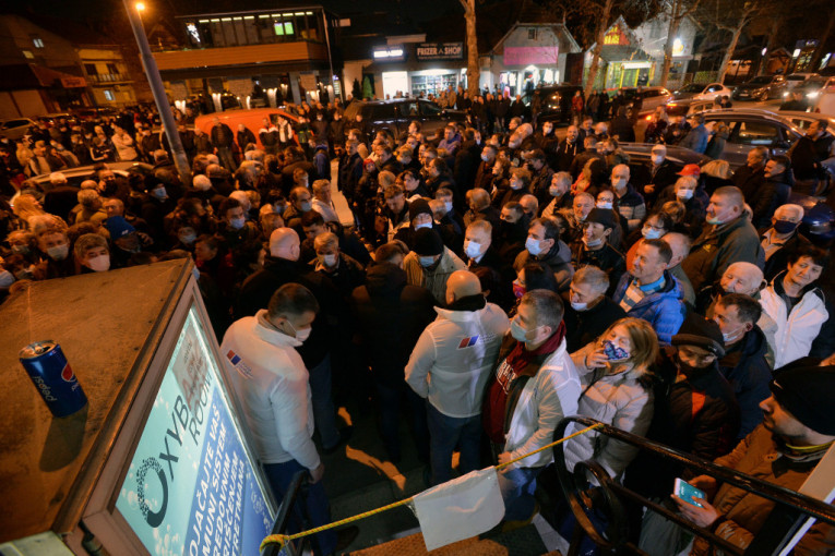Više od 10 hiljada građana već je potpisalo podršku listi "Aleksandar Vučić - Zajedno možemo sve" (FOTO)
