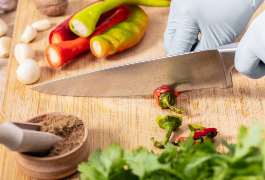 Recept dana: Domaća urnebes salata je ljuto, kremasto čudo koje svako jelo podiže na viši nivo