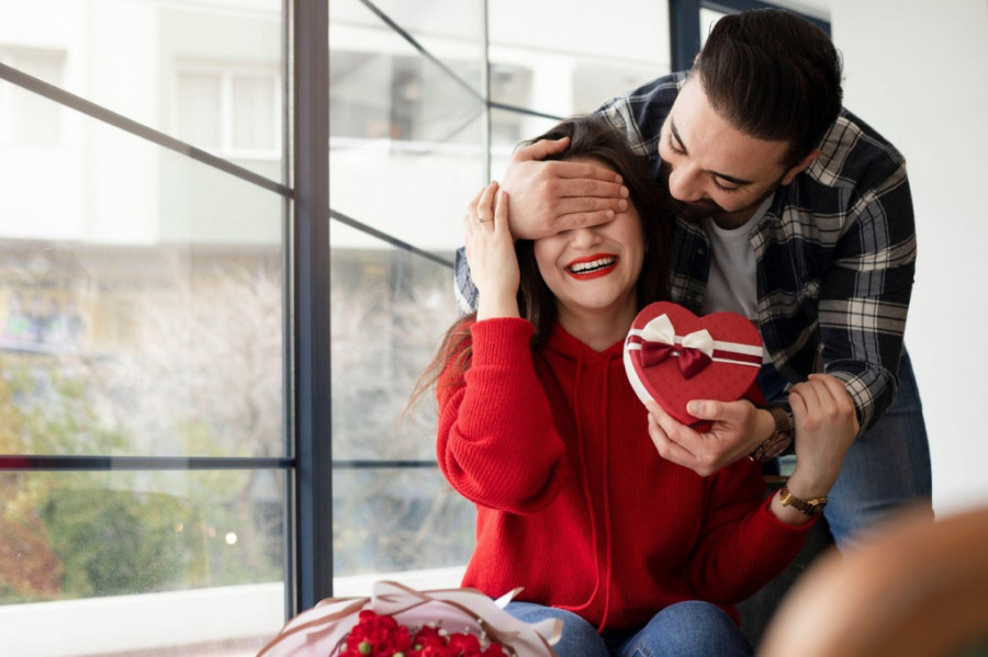 Njen horoskopski znak otkriva šta da joj poklonite za 8. mart