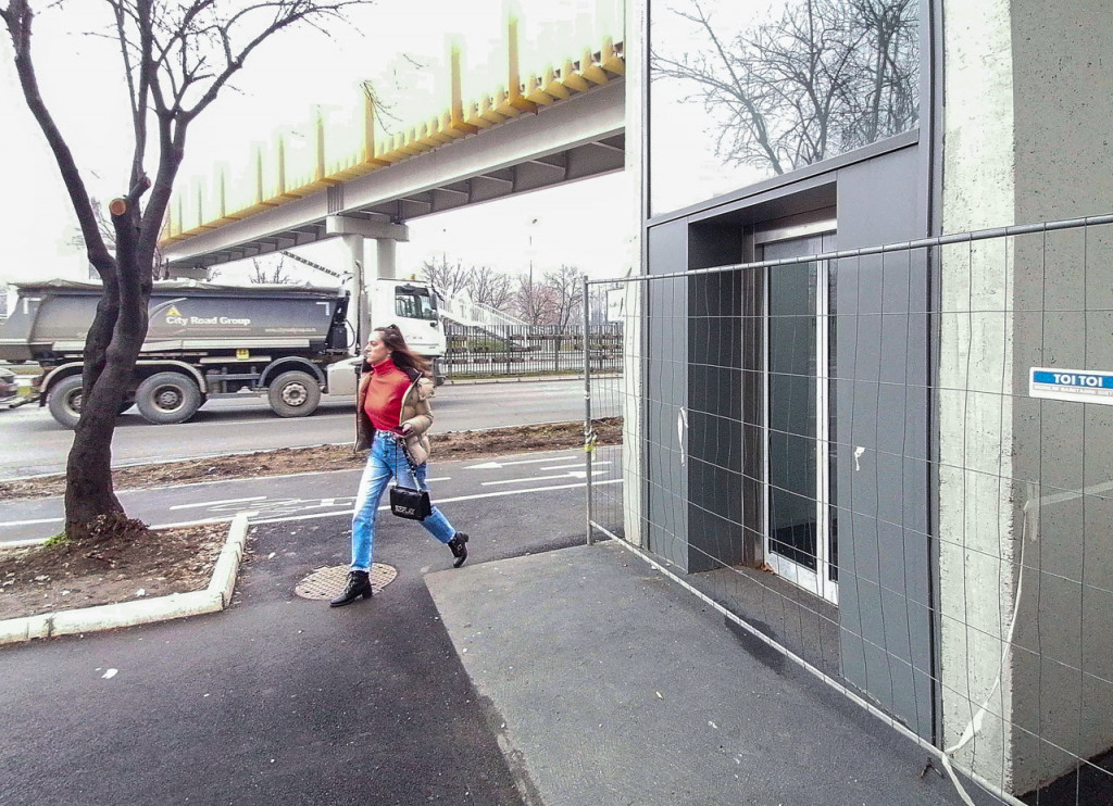 Pasarela kod Ade Ciganlije još uvek nije prohodna: Rokovi probijani nekoliko puta, nikome nije jasno šta se čeka!?