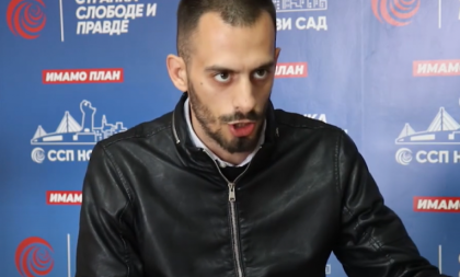 Sud rekao svoje: Osuđen Brajan Brković zbog uznemirujućih transparenata
