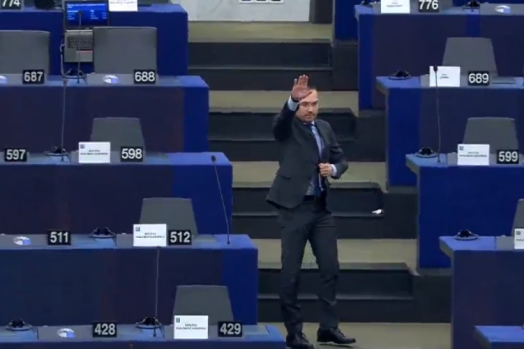 Bugarski poslanik pokazao nacistički pozdrav u Evropskom parlamentu: Tvrdi da je njegov pokret rukom pogrešno protumačen (VIDEO)