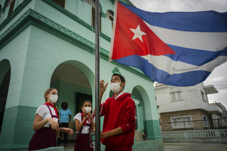 Kubanci sa nelagodom dočekali ukidanje maski: Profitirali od pandemije!