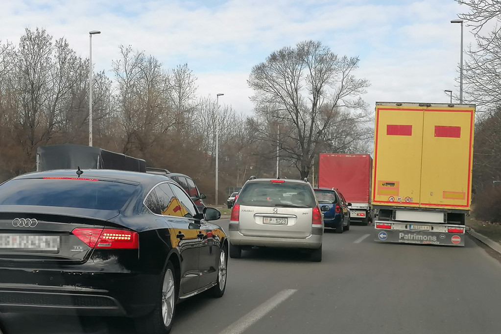 Vozači, poseban oprez: Detalji o izmenjenim režimima saobraćaja na putevima Srbije, a ima ih!