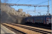 Gori voz u Ovči! Gust dim kulja iz vagona! (VIDEO)