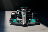Povratak srebrne strele! Mercedes predstavio bolid koji će vratiti titulu Hamiltonu - ovo je revolucija! (FOTO, VIDEO)