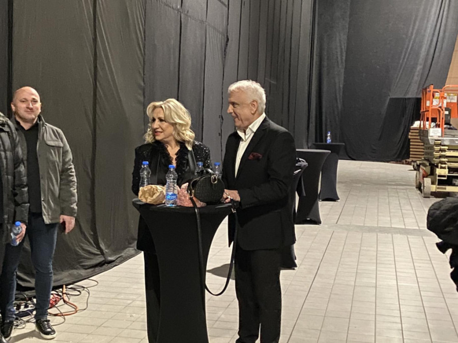 Posle dve godine, Vesna Zmijanac izašla pred publiku: Ovo je za najodanije! Nikolija i Relja ne dolaze (FOTO/VIDEO)