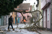 Razorna oluja! Na severu Evrope poginulo najmanje devet osoba, desetine hiljada ljudi bez struje! (FOTO/VIDEO)