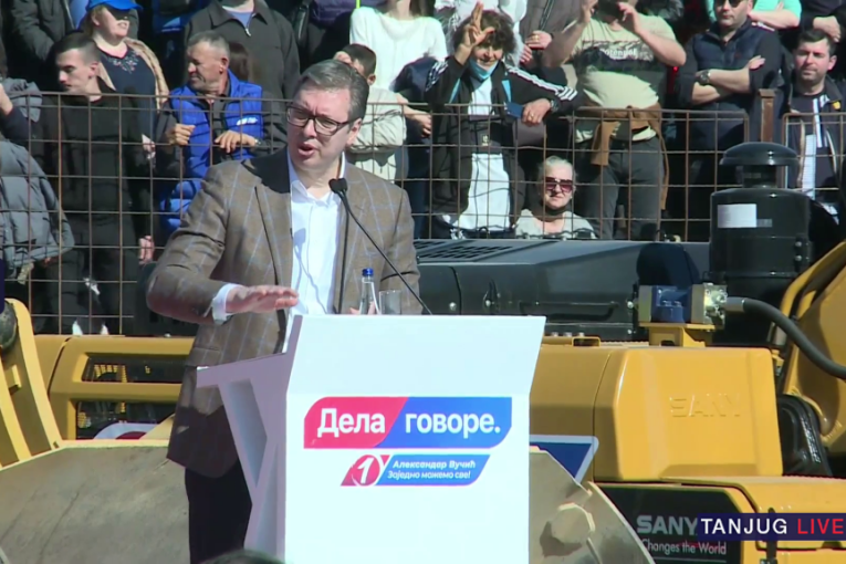 Vučić otpočeo kampanju:  "Posle svih uvreda, napada i laži, idemo da im pokažemo da istina i dela ne mogu da budu pobeđeni!"