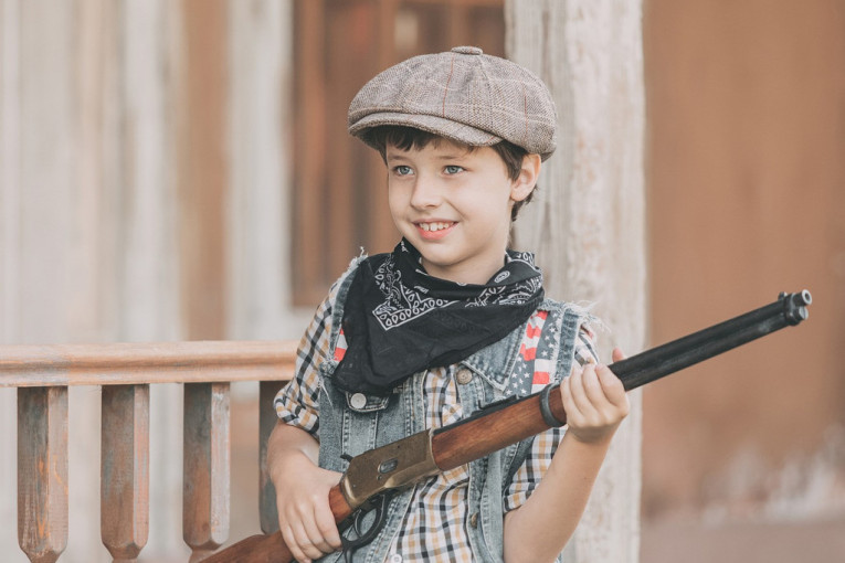 Amerikanci prodaju puške za decu "kakve imaju mama i tata":  Čak su i meci pravi!