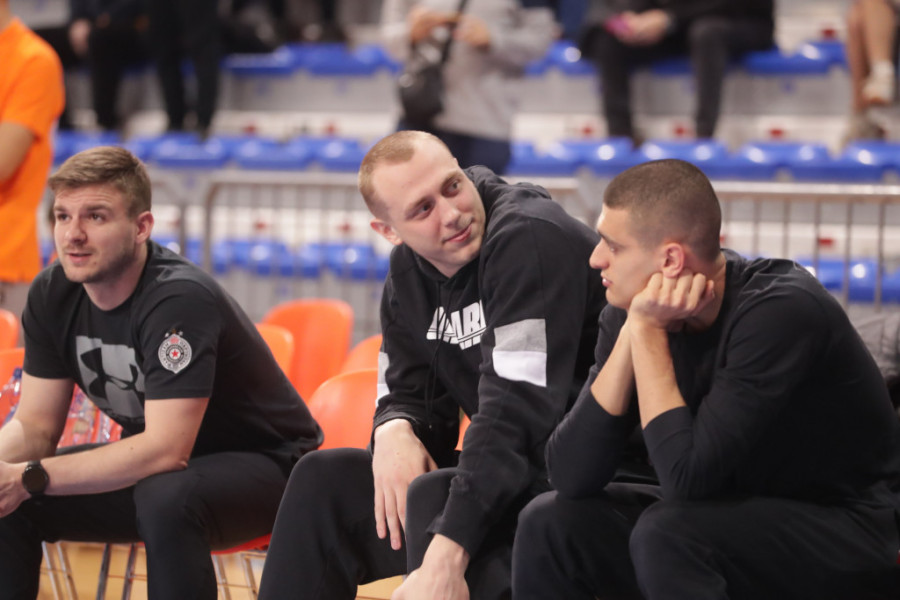 Zvezda odbranila Žućkovu levicu! Ništa od derbija, Partizan zaleđen na minus 17! (FOTO/VIDEO)
