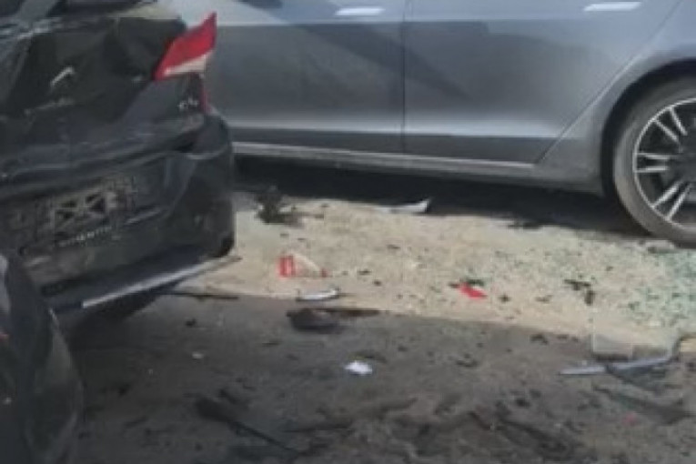 Stravičan sudar kod Aranđelovca: Smrskana vozila letela po putu, jedan vozač teško, a drugi lakše povređen! (VIDEO)