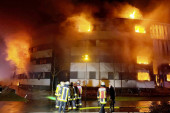 Veliki požar u Esenu: Vatra buknula u zgradi, evakuisano 100 stanara (VIDEO)