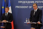 Predsednik razgovarao sa Makronom: Vučić otkrio šta su bile teme sastanka sa predsednikom Francuske (FOTO)