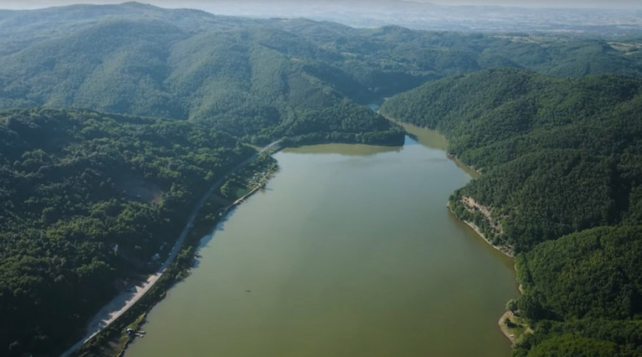 Misterija jezera u Srbiji tera strah u kosti: Oblik je sam po sebi jeziv, a u njemu je strogo zabranjeno kupanje (FOTO)