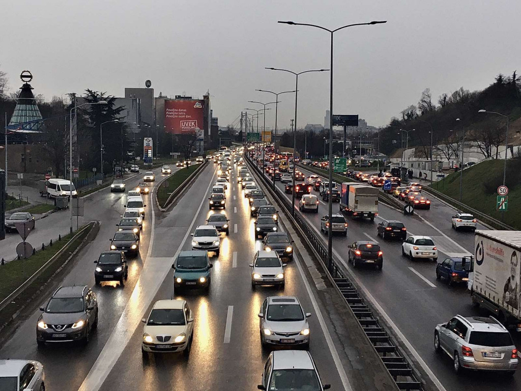 Najava za vozače: Specifični uslovi zahtevaju oprez, velika gužva se očekuje na Pančevcu!