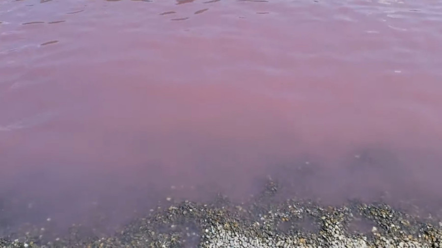 Termalna banja sa vodom ružičaste boje!