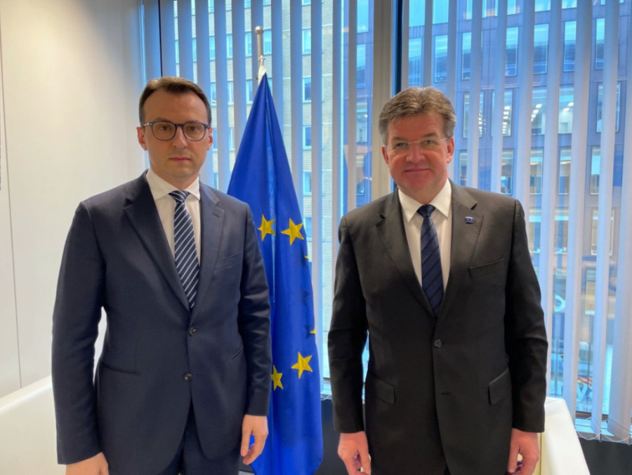 Nedelja usred srede: I Srbija na nogama zbog krize u Ukrajini, počela izborna trka, prvi put vozom 200 km/h