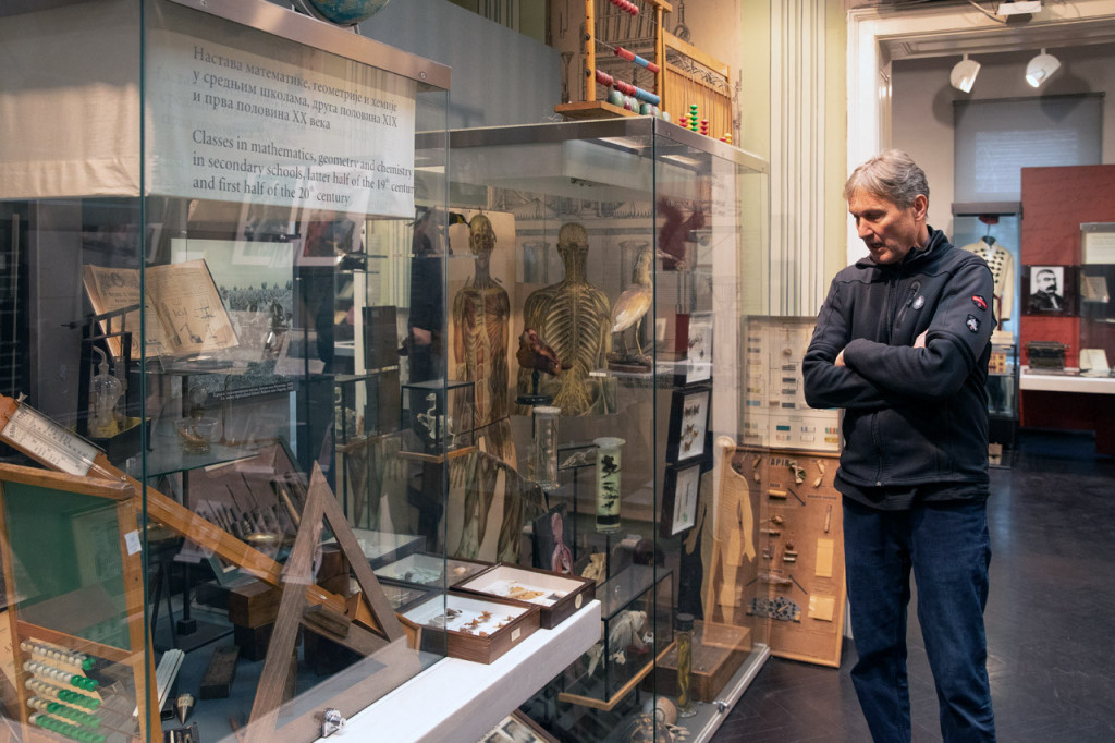 Beogradski muzej u kojem deca traže da kleče na kukuruzu: Umesto dosadne šetnje, rešavaju zadatke da bi otišli u sledeću sobu! (FOTO)