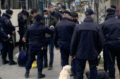 Srbin u minibusu krio čak 33 Avganistanaca: Uhvatila ga bugarska policija, privedeni i saučesnici!