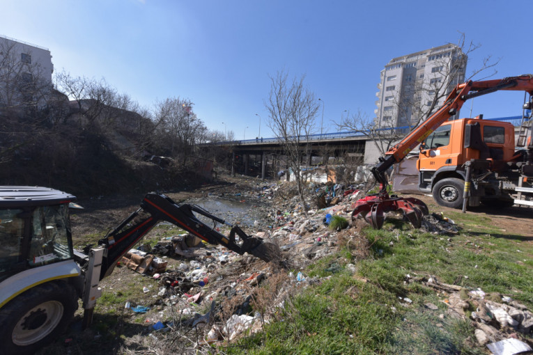 Počelo čišćenje deponije u potoku Paripovac: "Ovaj deo Žarkova ne izgleda kao uređeni grad, već kao da je 19. vek!"