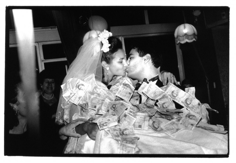 Zaljubljenost može naterati ljude da rade najčudnije stvari! Šašavi bračni običaji širom sveta