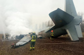 Srušio se vojni avion u Kijevu sa 14 osoba, ima mrtvih! (FOTO)