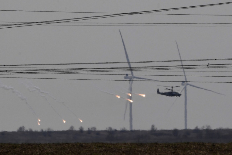 Stravični snimci iz okoline Kijeva: "Uhvaćen" lov na ruski helikopter, Ukrajinci slavili kraj olupine (VIDEO)