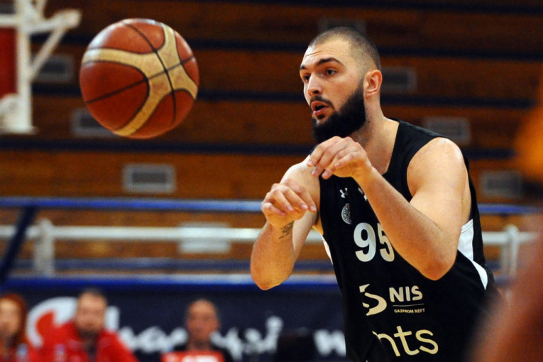 Još jedan srpski košarkaš u paklu rata: Šalić čeka na evakuaciju, ubija neizvesnost