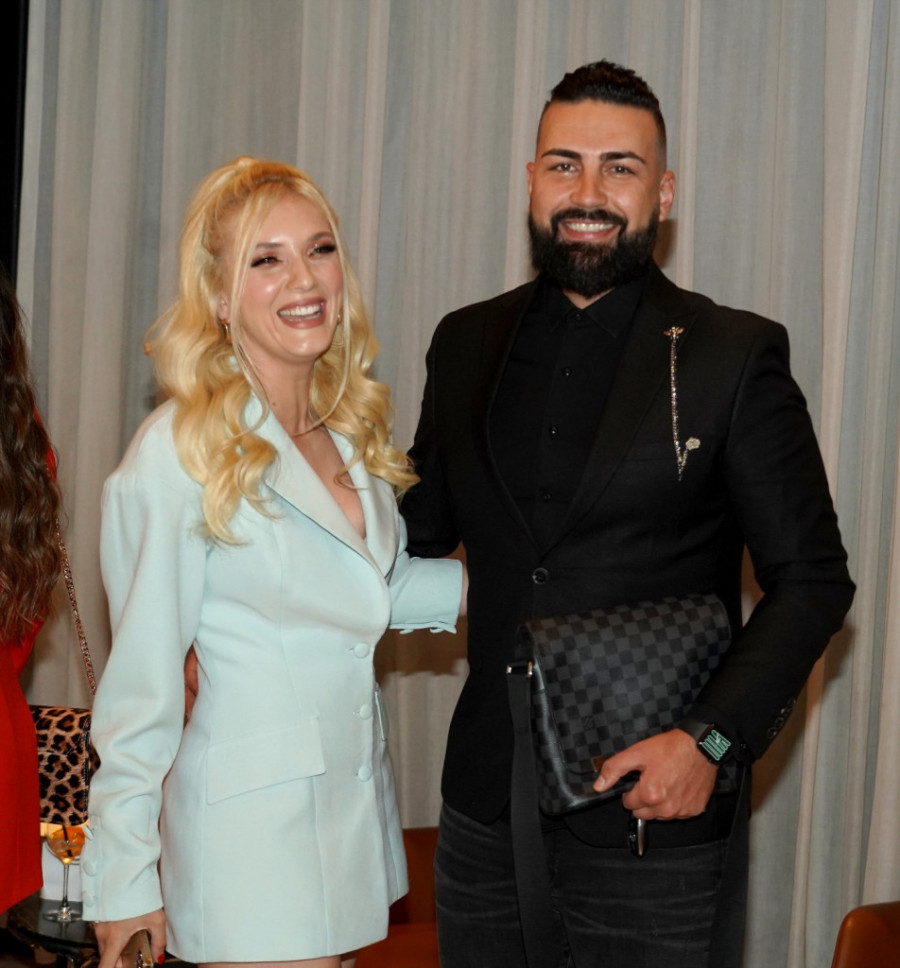 Drama u avionu! Nikolina i Saša Kapor nisu znali šta se dešava, pilot odmah reagovao