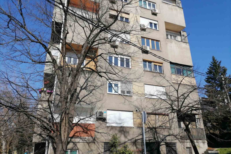 Tužna sudbina žene koja je jutros skočila sa osmog sprata: "Oči su joj bile pune suza, patila je..." (FOTO/VIDEO)