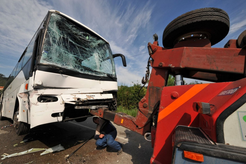 Sudar autobusa i kamiona u Slovačkoj: Ima mrtvih, povređeno više od 50 ljudi (FOTO)