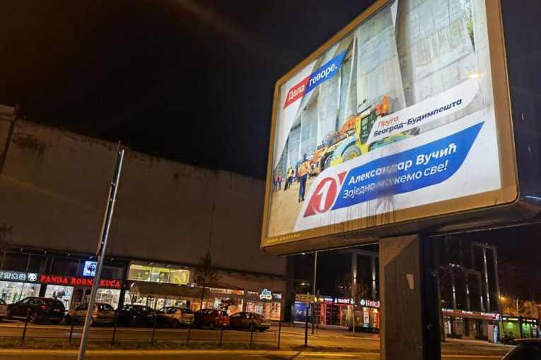 “Oni koji nemaju šanse na izborima, iskaljuju bes na bilbordima”: SNS osudio vandalizam u Novom Sadu