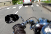 Tinejdžer (15) izazvao težak udes! Bez dozvole "isekao" raskrsnicu, pa se sudario sa motociklistom