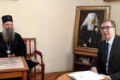Predsednik Vučić u Patrijaršiji: U toku je razgovor sa patrijarhom Porfirijem (FOTO)