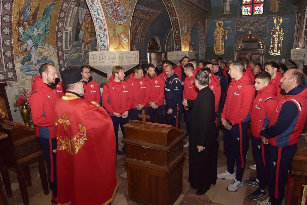 Crvena zvezda se moli pred večiti derbi: Ceo tim šampiona Srbije otišao u Svetu Petku po blagoslov (FOTO)