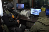 Postigli dogovor: Ruski i ukrajinski vojnici zajedno čuvaju Černobilj (VIDEO)